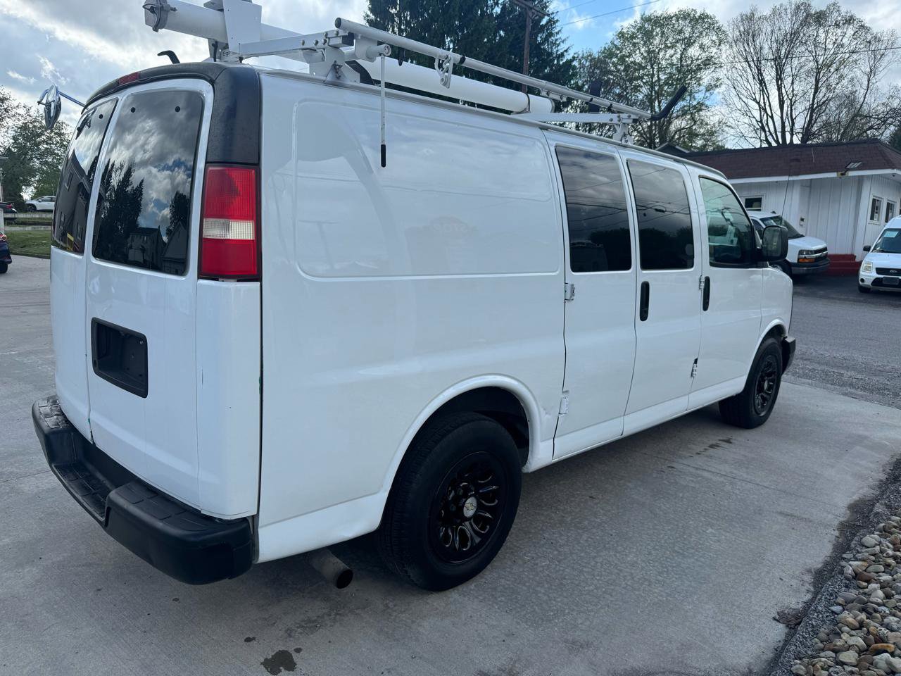 Used 2011 Chevrolet Express 1500 RWD image 5