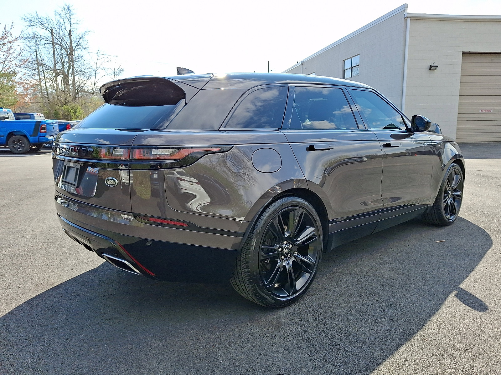 Used 2023 Land Rover Range Rover Velar R-Dynamic S image 4