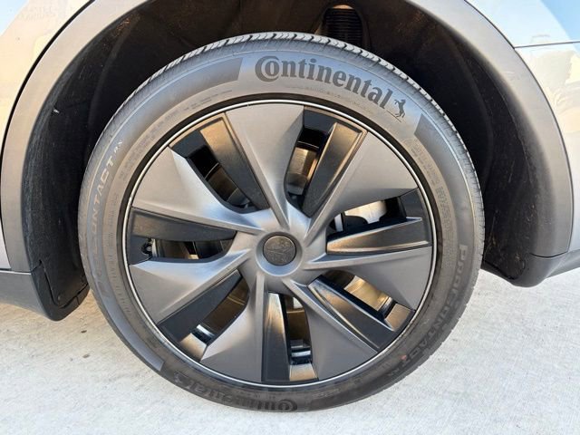 Used 2025 Tesla Model Y Long Range image 6