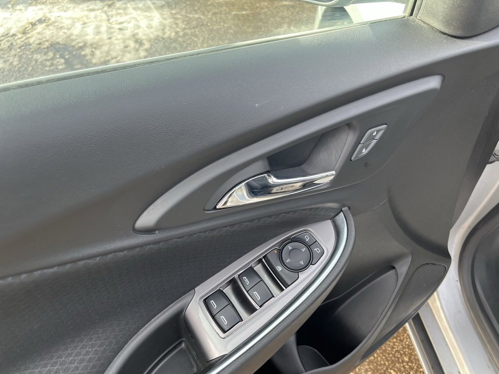 Used 2018 Chevrolet Malibu LT image 10