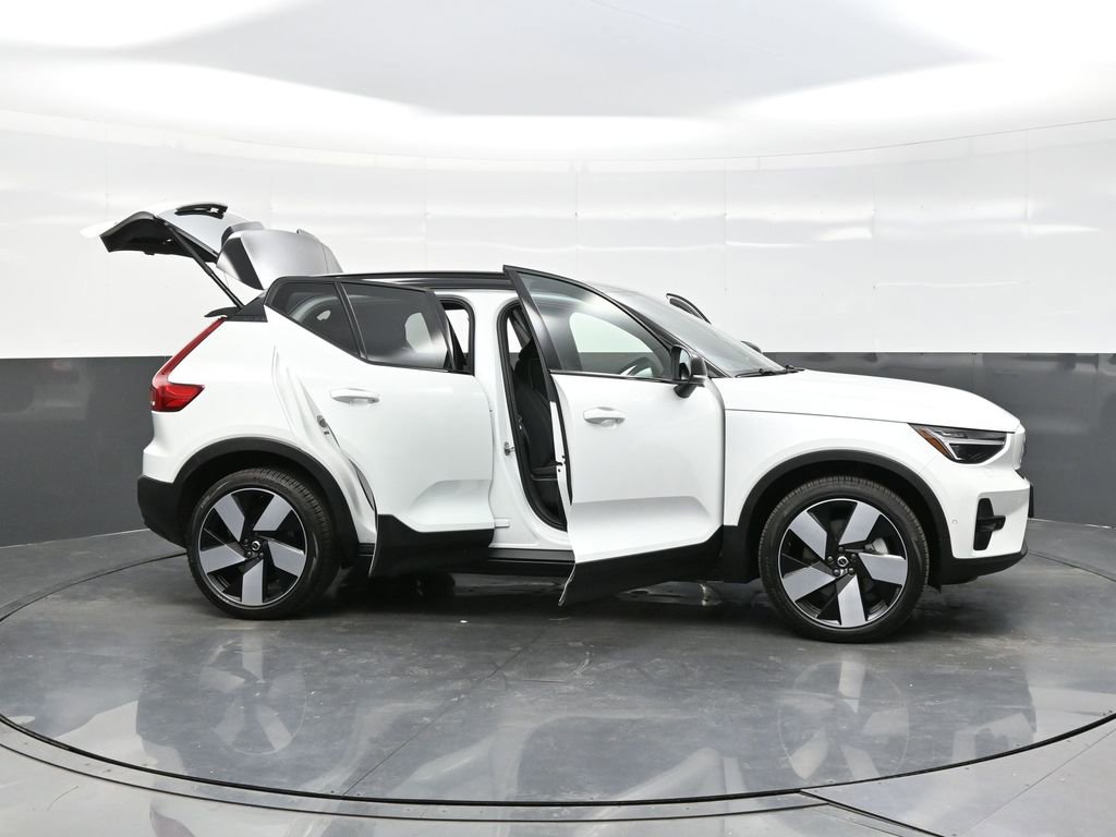 Used 2023 Volvo XC40 Recharge Ultimate w/ Protection Package Premier image 33