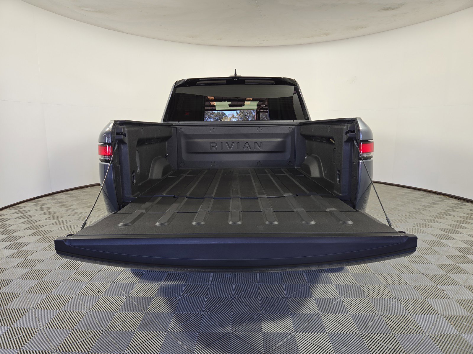 Used 2024 Rivian R1T Adventure image 31