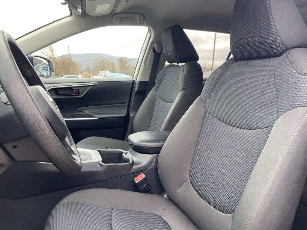 Used 2025 Toyota RAV4 LE image 8