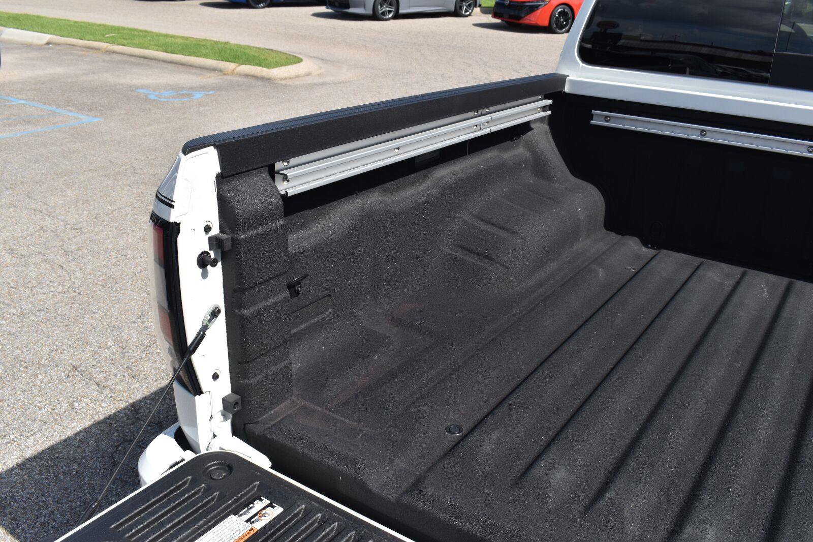 Certified 2025 Nissan Frontier SV w/ SV Convenience Package RWD image 12