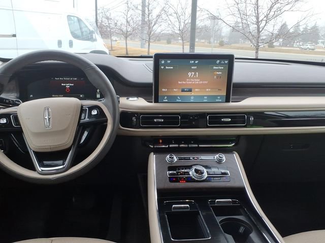 Used 2023 Lincoln Aviator Reserve w/ Equipment Group 201A image 11