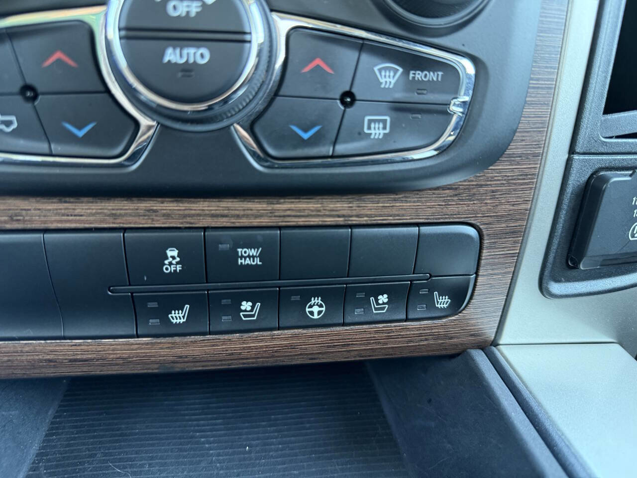 Used 2018 RAM 1500 Laramie w/ Convenience Group image 33