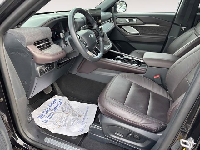 Certified 2025 Ford Explorer Platinum w/ LUX Leather Package image 9