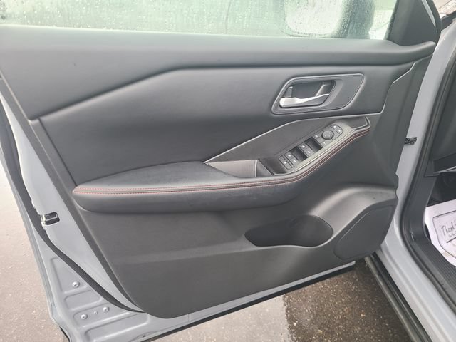 Used 2025 Nissan Rogue SV AWD/4WD image 9