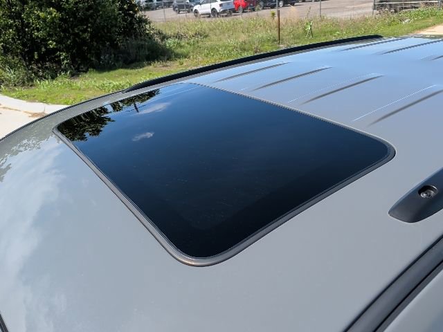 Used 2022 Jeep Grand Cherokee Laredo X image 13