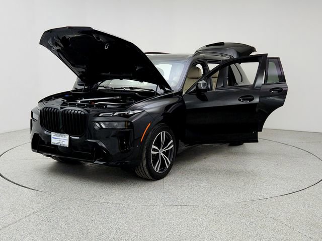 Used 2023 BMW X7 xDrive40i w/ M Sport Package image 9