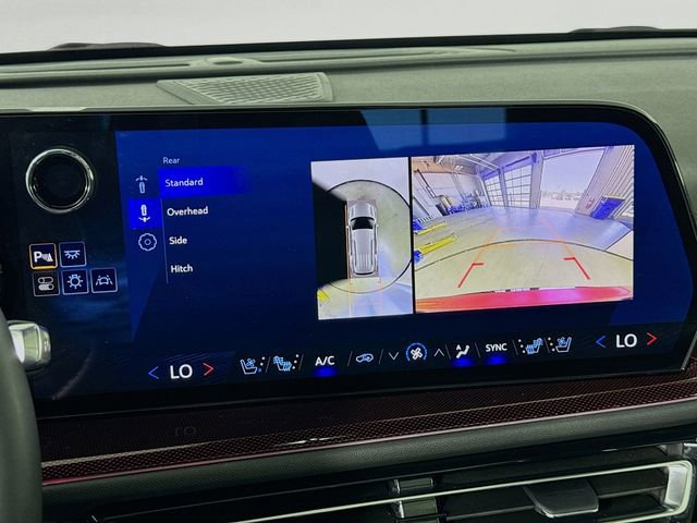 Used 2024 Chevrolet Traverse RS FWD image 17