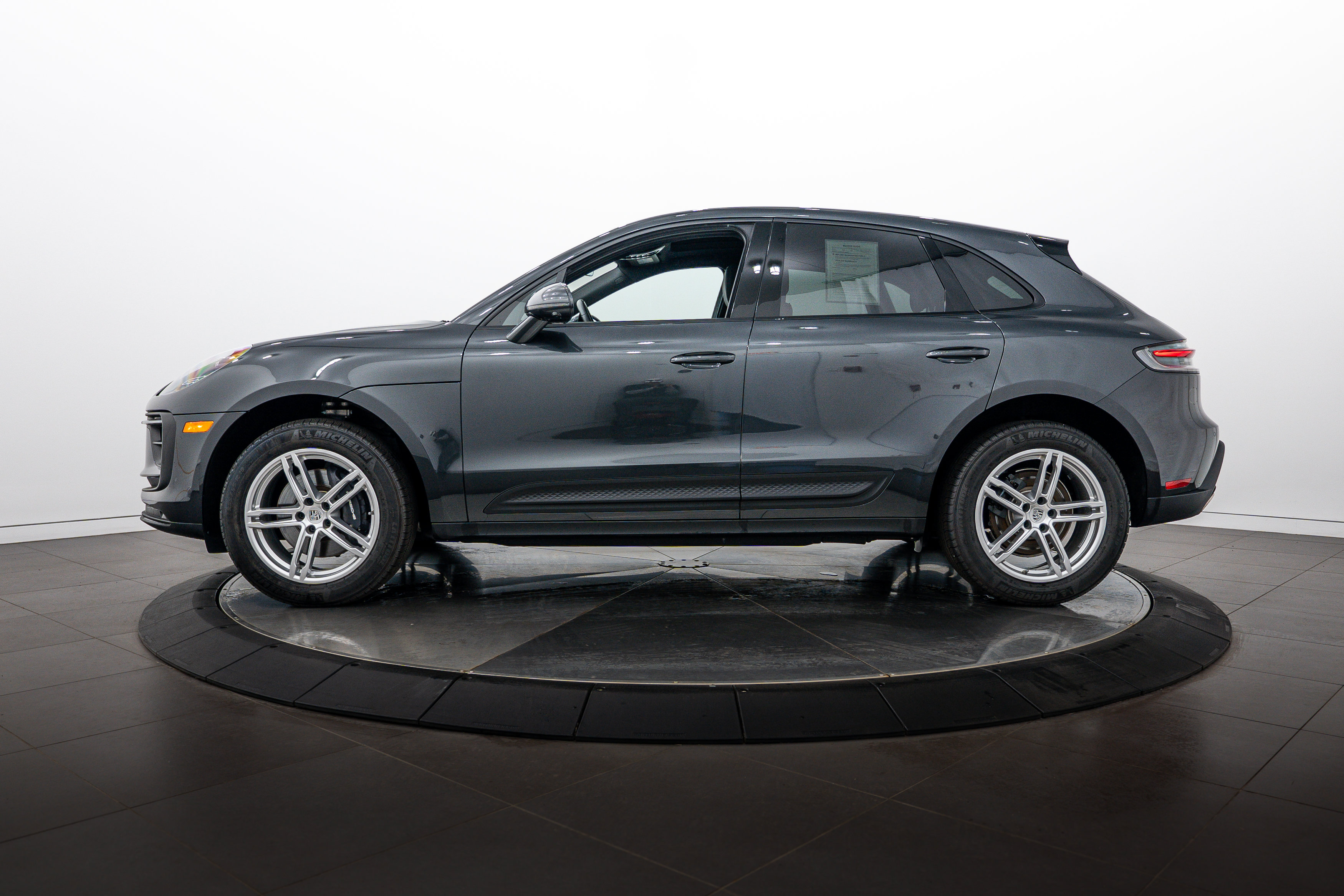 Certified 2026 Porsche Macan AWD/4WD image 2