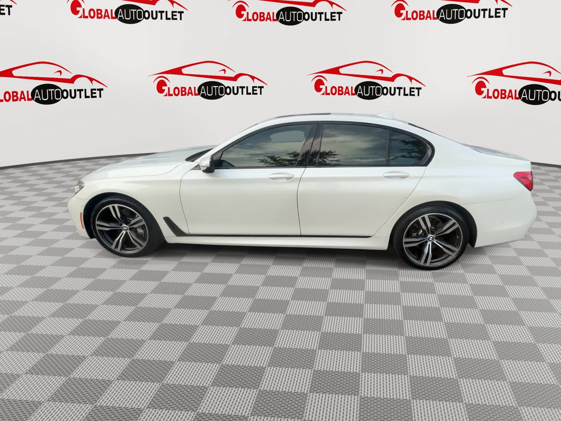 Used 2018 BMW 750i xDrive w/ Executive Package AWD/4WD image 5