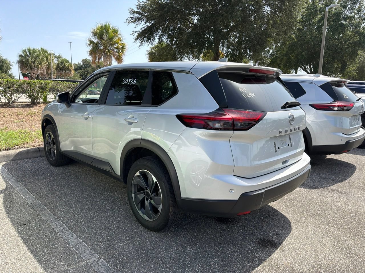 Used 2025 Nissan Rogue SV FWD image 2