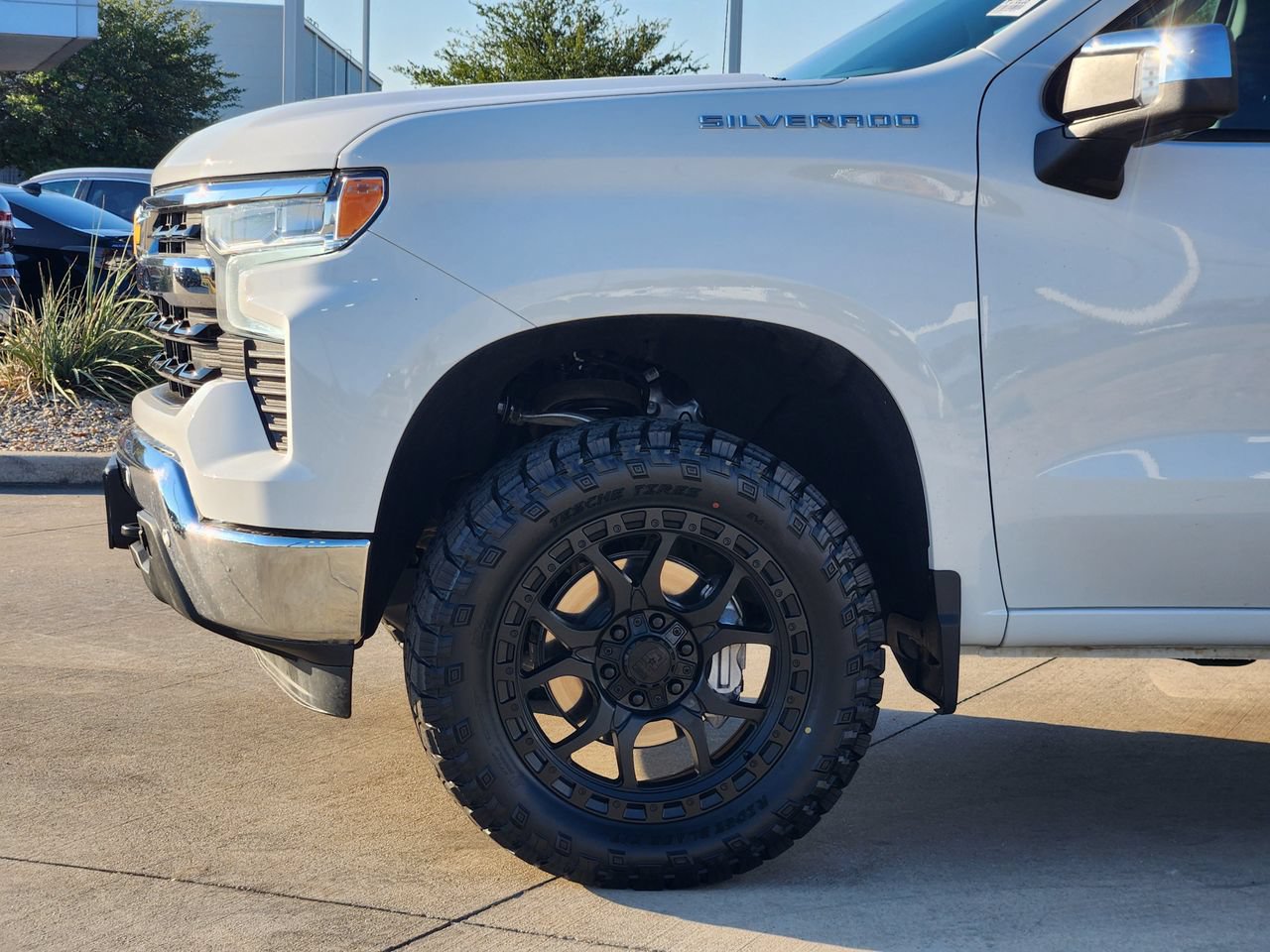 Used 2025 Chevrolet Silverado 1500 LT w/ Safety Package AWD/4WD image 8