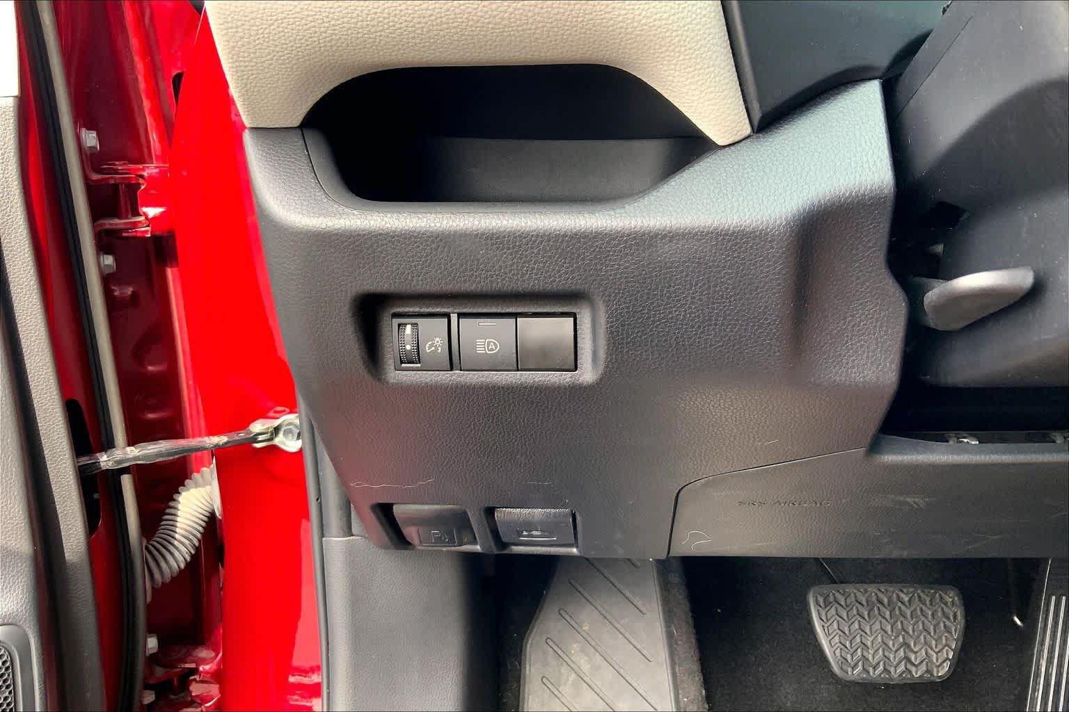 Used 2023 Toyota RAV4 XLE AWD/4WD image 36