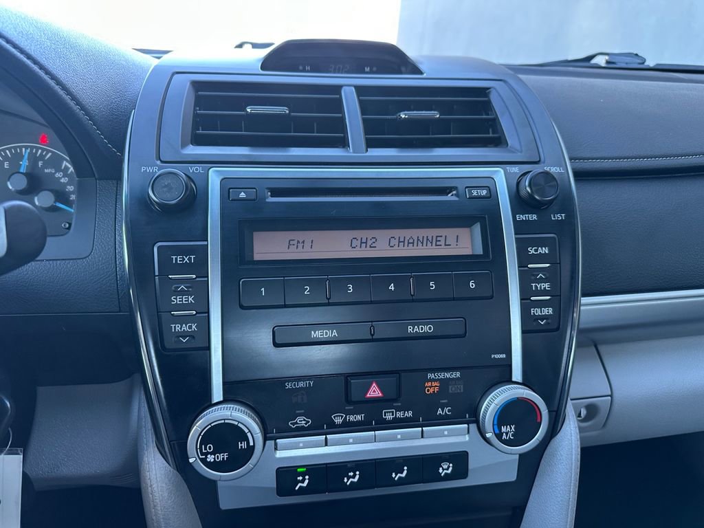 Used 2012 Toyota Camry LE image 11