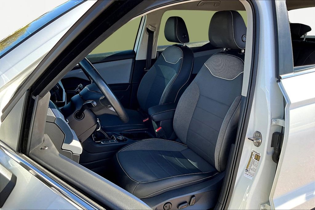 Used 2023 Volkswagen Taos SE image 27