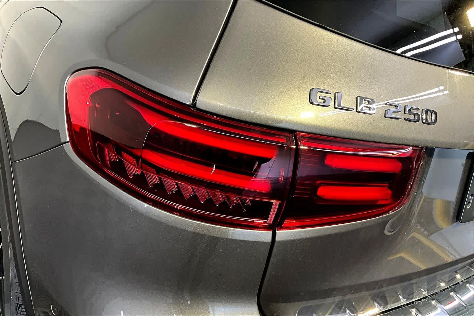 New 2026 Mercedes-Benz GLB 250 4MATIC image 5