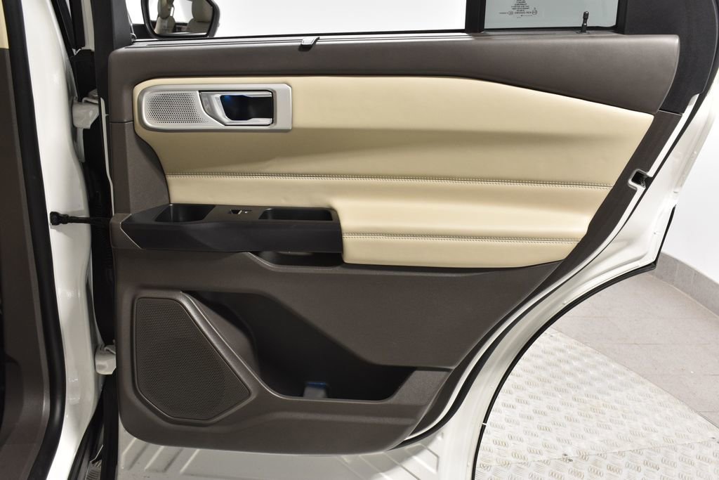 Used 2020 Ford Explorer Platinum w/ Premium Technology Package image 30