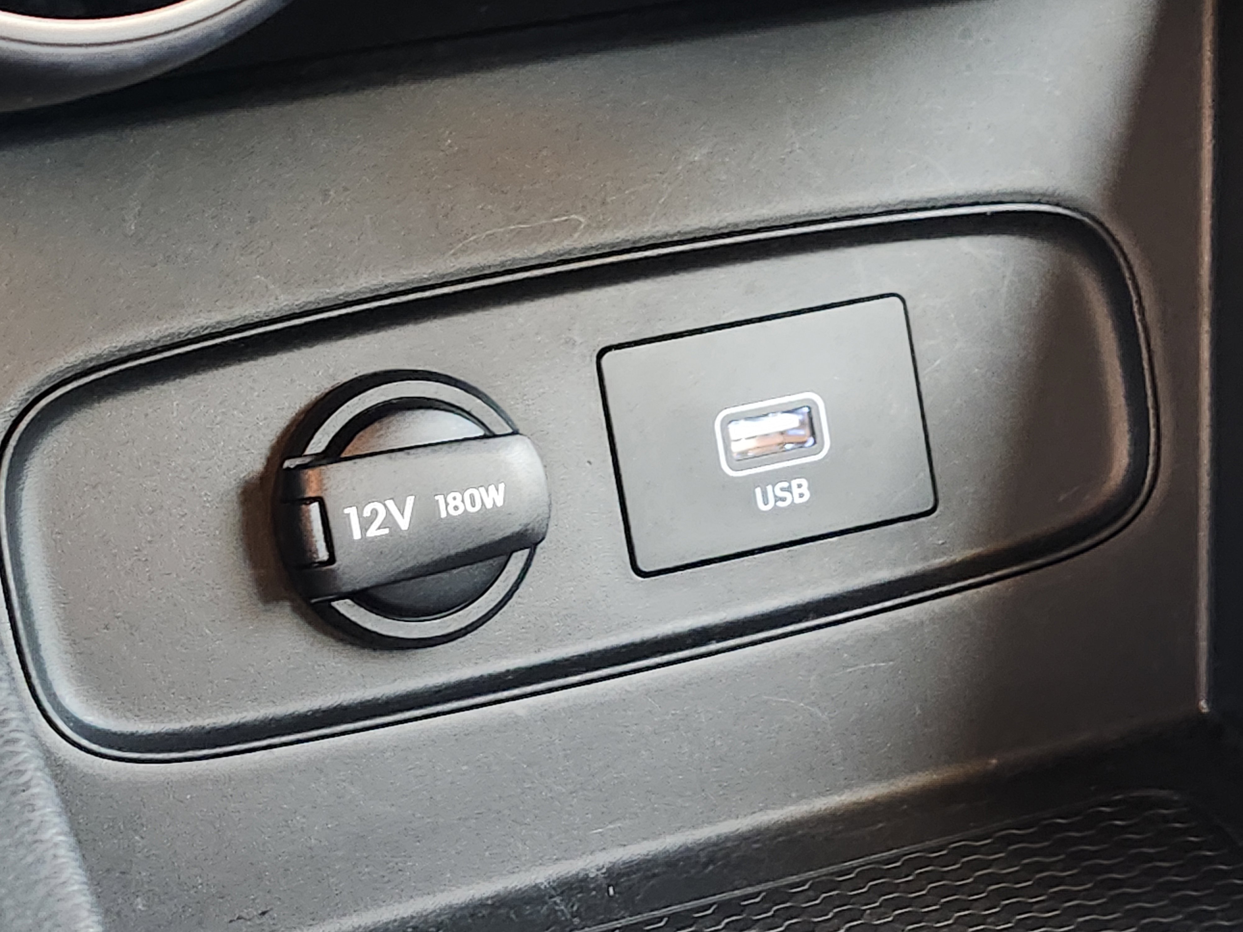 Used 2021 Hyundai Venue SE image 25