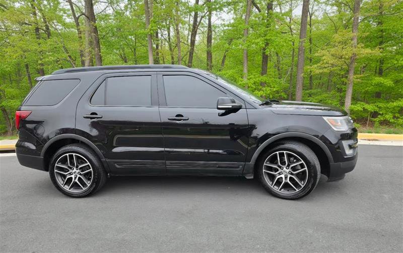 Used 2017 Ford Explorer Sport AWD/4WD image 4