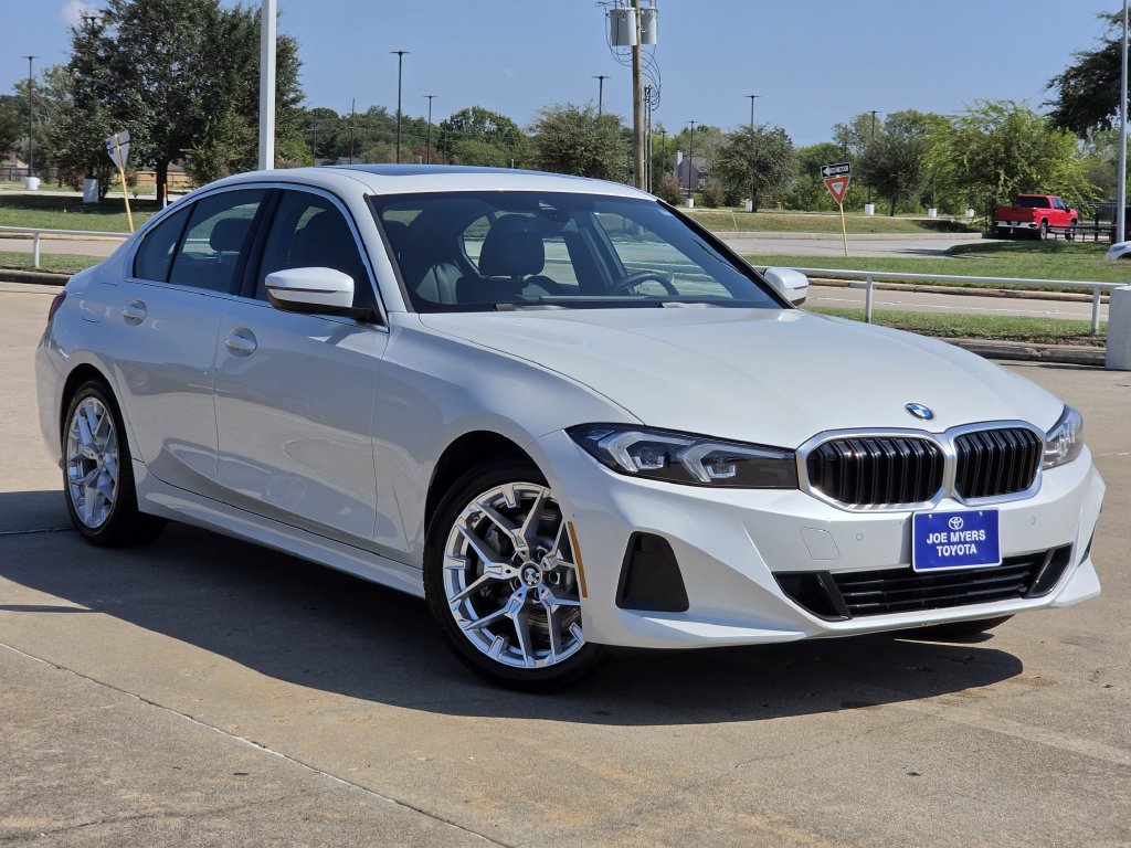 Used 2025 BMW 330i Sedan RWD image 2