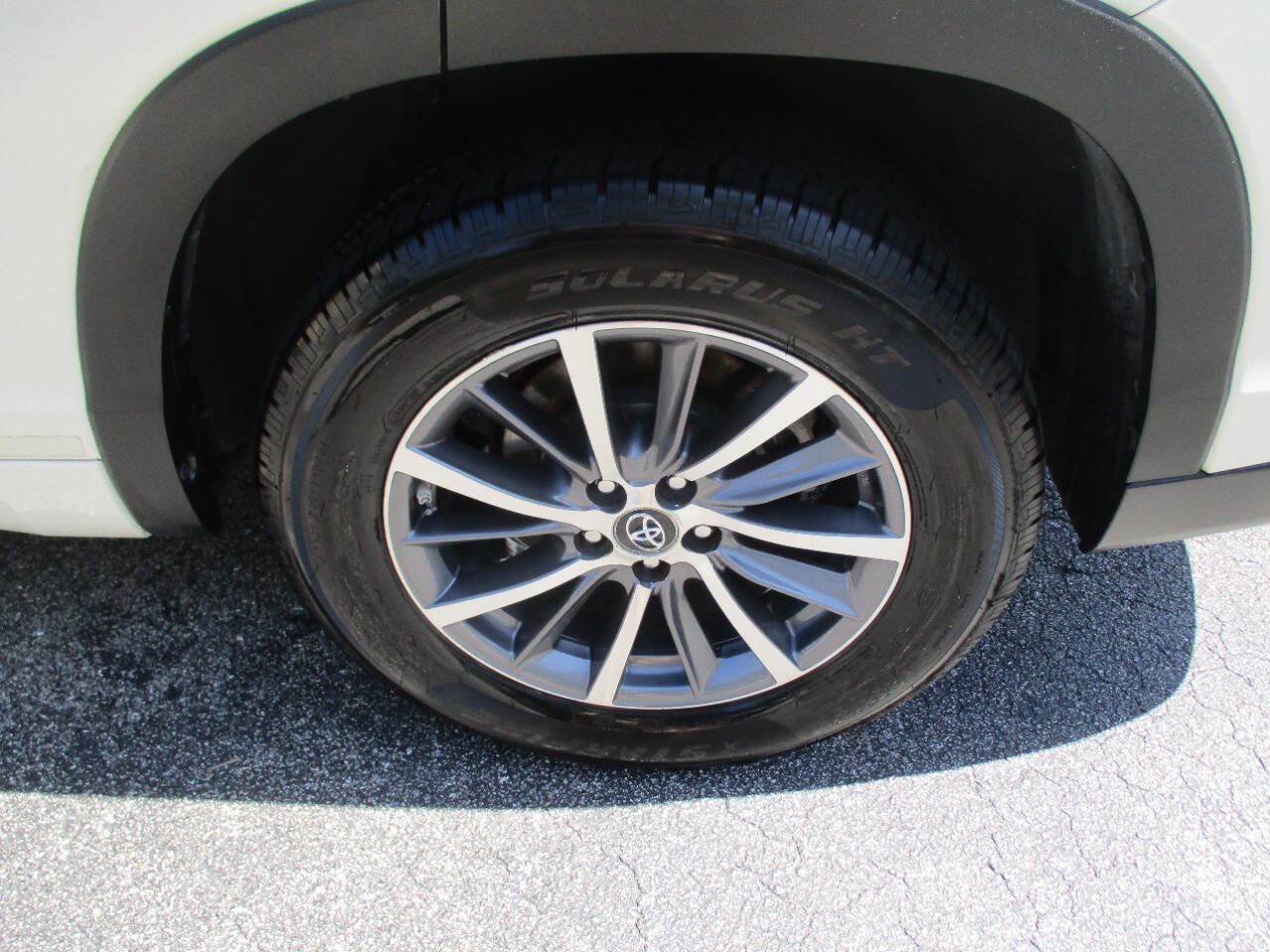 Used 2017 Toyota Highlander XLE FWD image 36