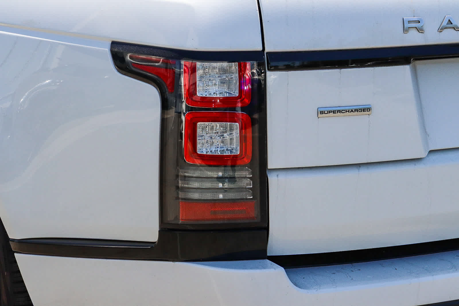 Used 2015 Land Rover Range Rover Supercharged AWD/4WD image 9