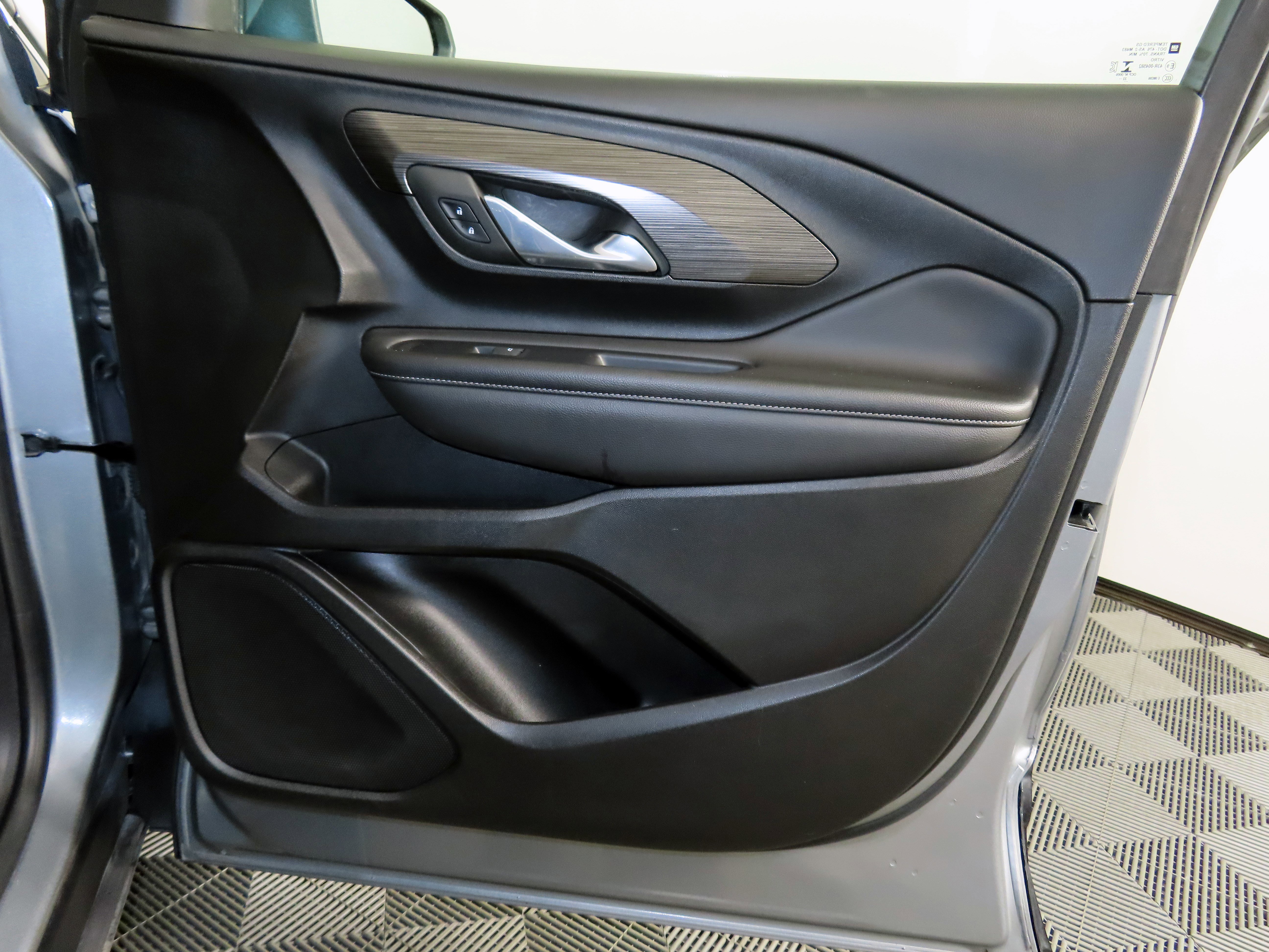 Used 2023 GMC Terrain SLE w/ Driver Convenience Package image 46