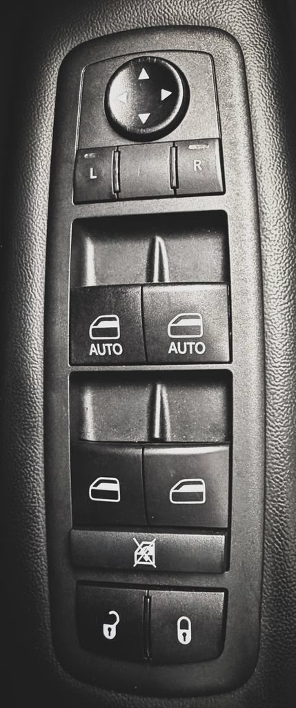 Used 2020 Jeep Grand Cherokee Altitude RWD image 22
