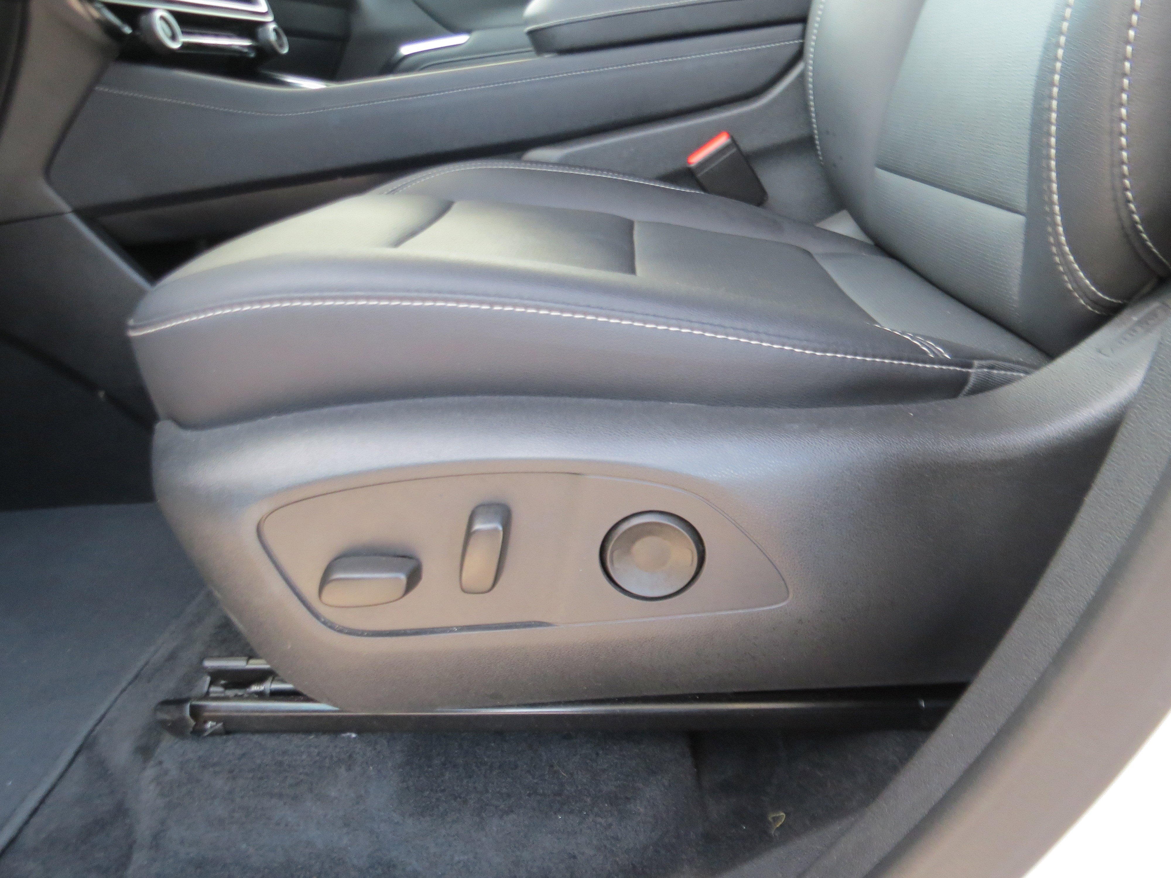 Used 2025 Chevrolet Traverse LT image 16