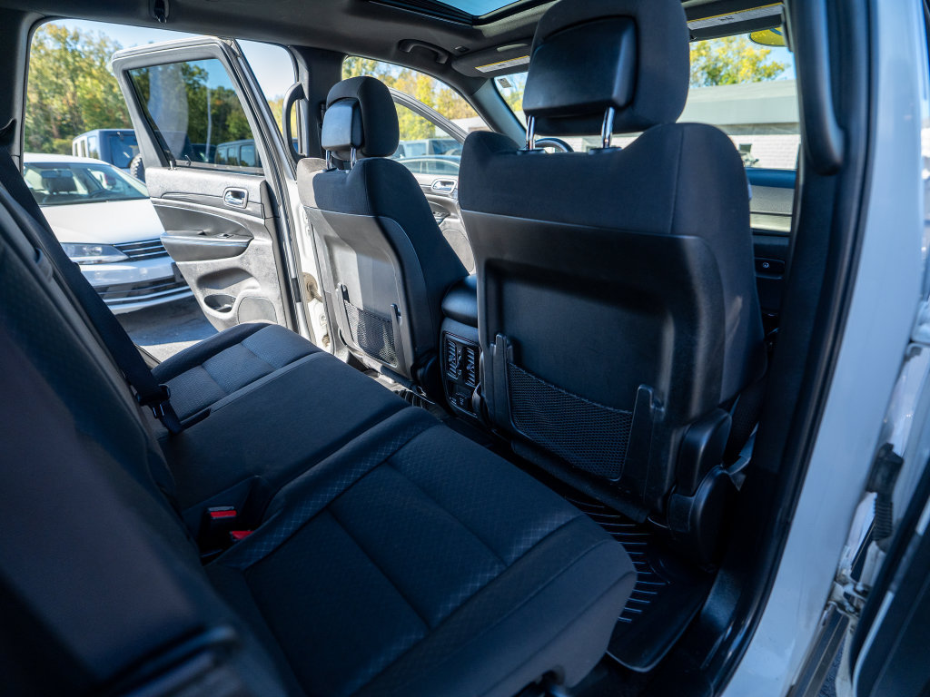 Used 2019 Jeep Grand Cherokee Laredo AWD/4WD image 13