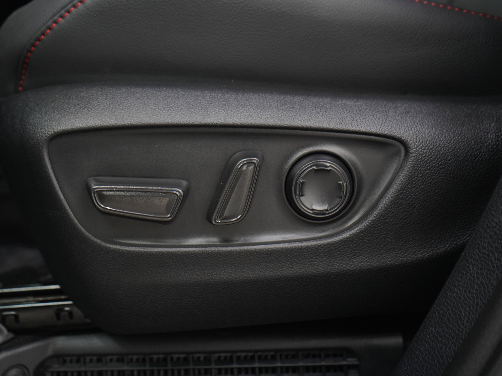 Used 2025 Toyota Sienna XSE AWD/4WD image 29