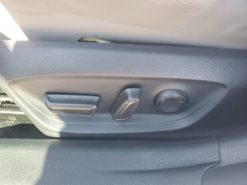 Used 2019 Toyota Avalon XLE image 19