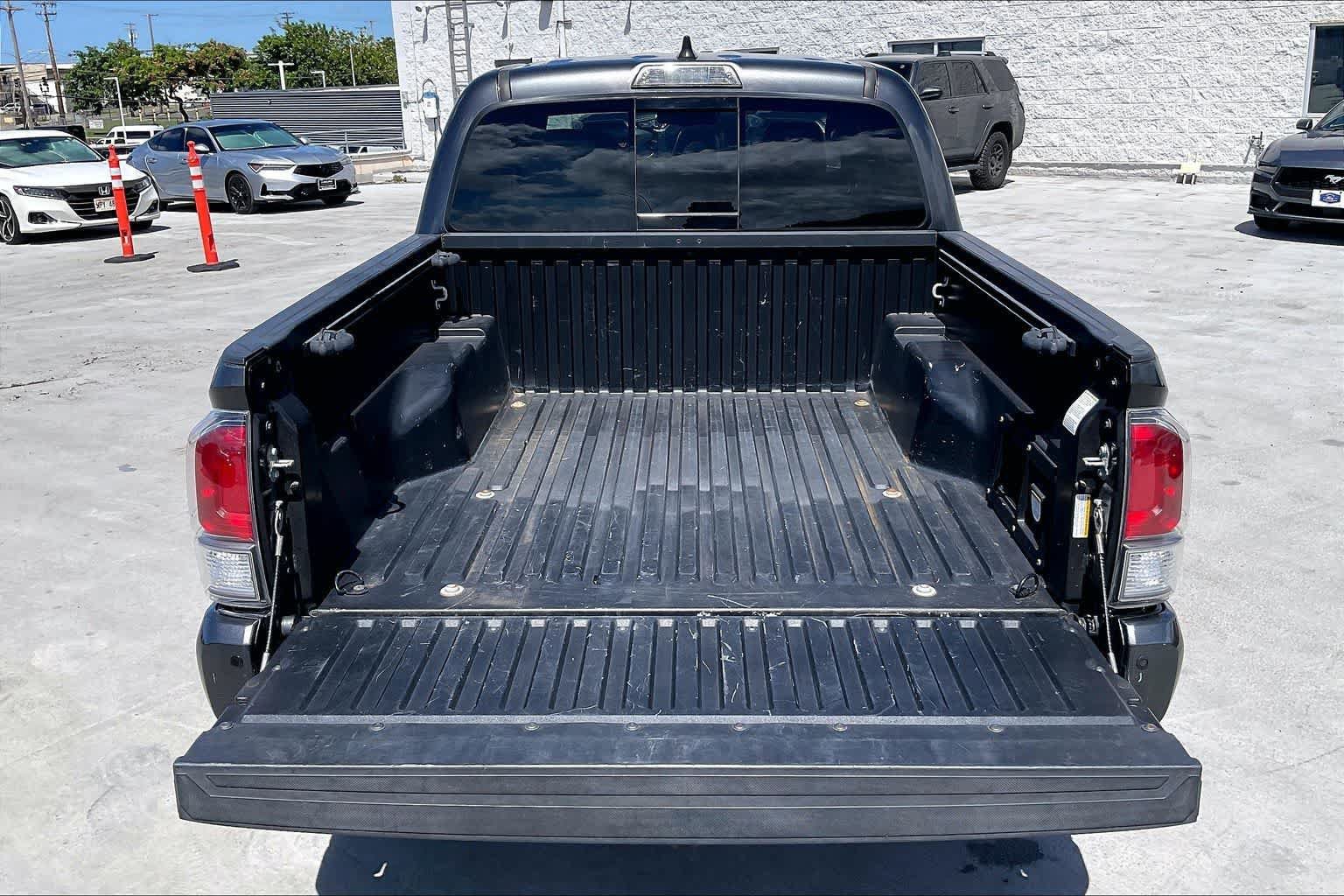 Used 2020 Toyota Tacoma TRD Off-Road w/ Technology Package AWD/4WD image 18