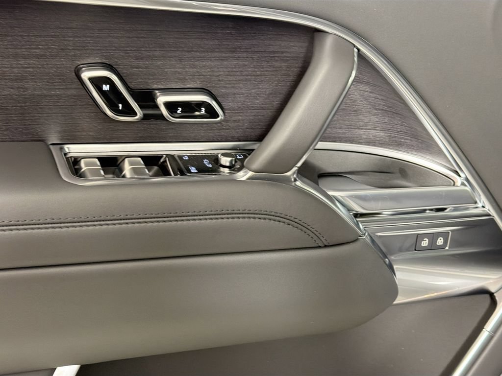 New 2026 Land Rover Range Rover Long Wheelbase SE AWD/4WD image 18