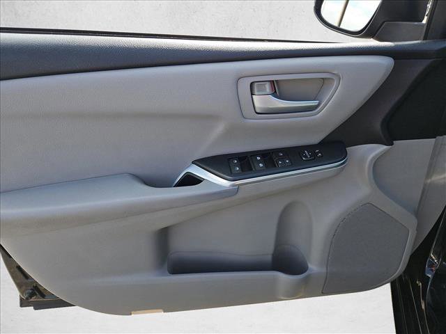 Used 2017 Toyota Camry SE FWD image 9