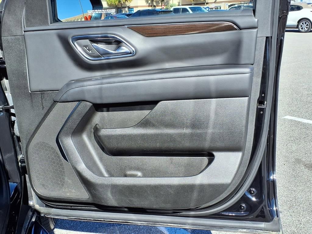 Used 2024 GMC Yukon XL SLE image 14