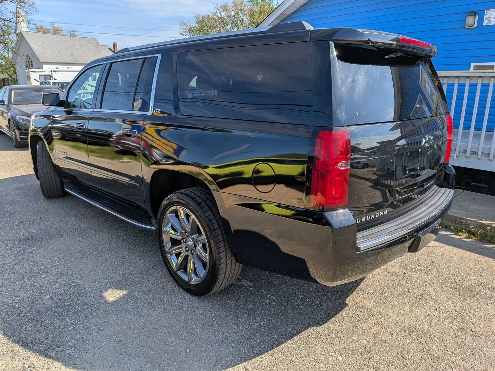 Used 2016 Chevrolet Suburban LTZ image 4