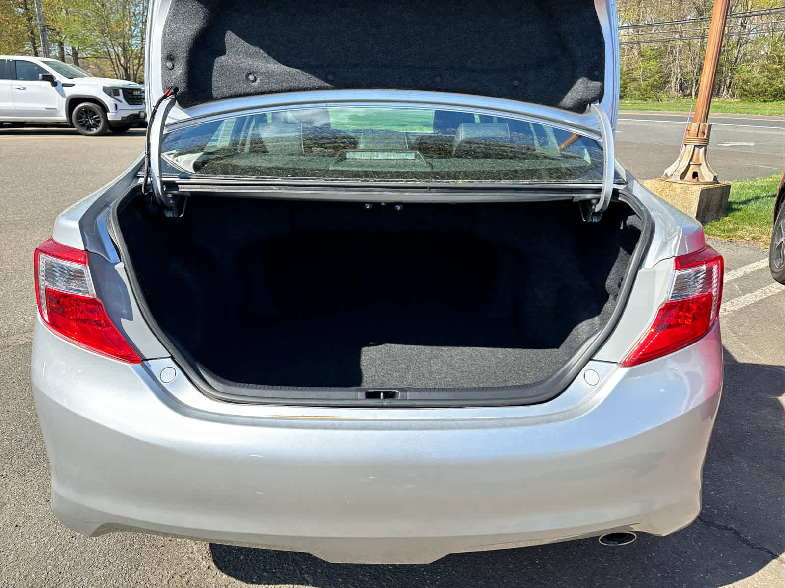 Used 2014 Toyota Camry SE FWD image 18