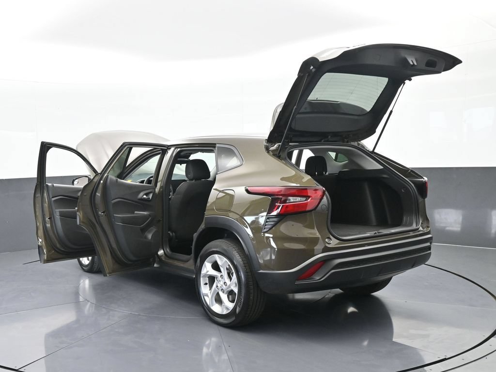 Used 2024 Chevrolet Trax LS w/ LS Convenience Package FWD image 70