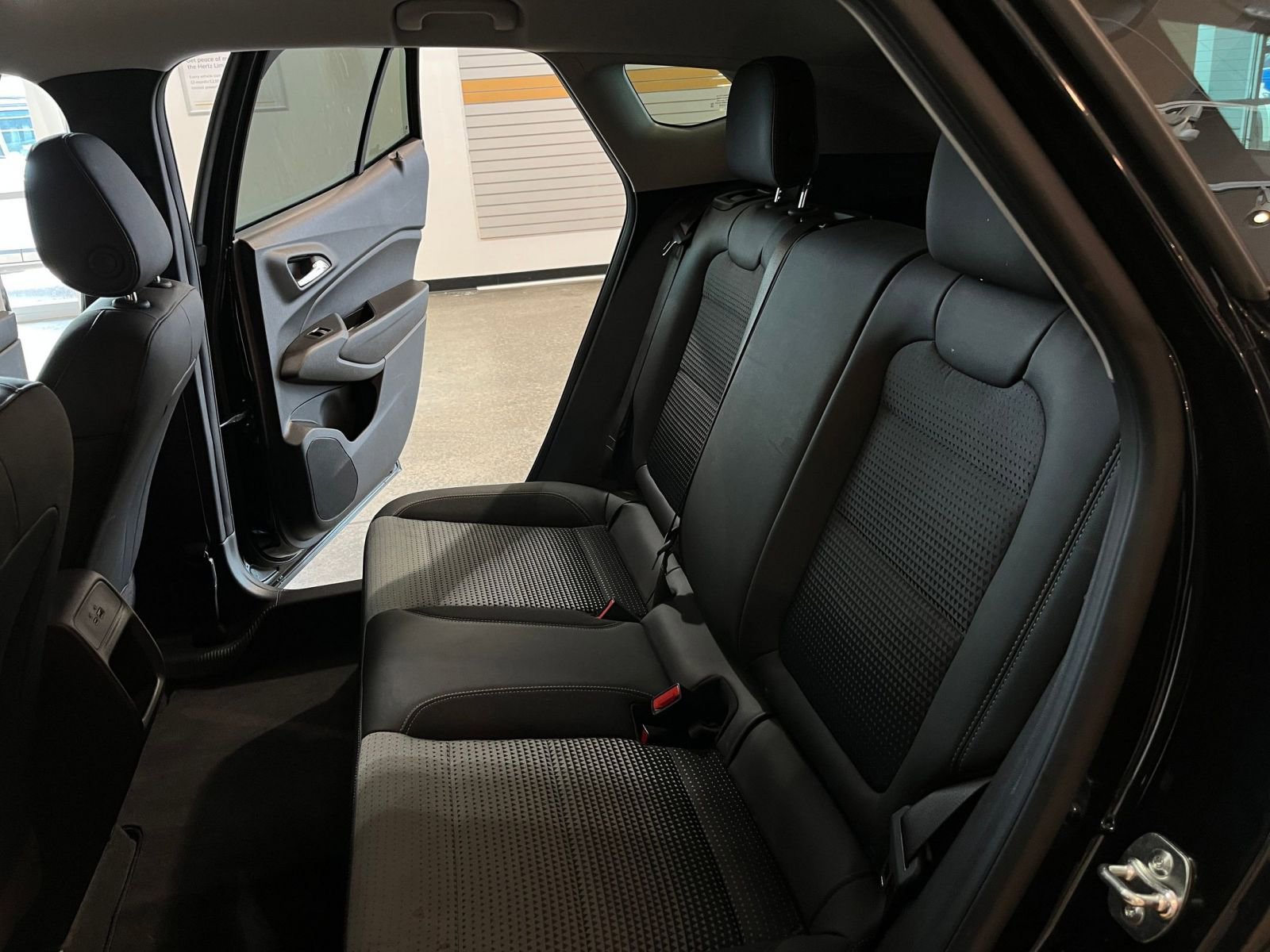 Used 2025 Chevrolet Trax LT w/ LT Convenience Package image 38