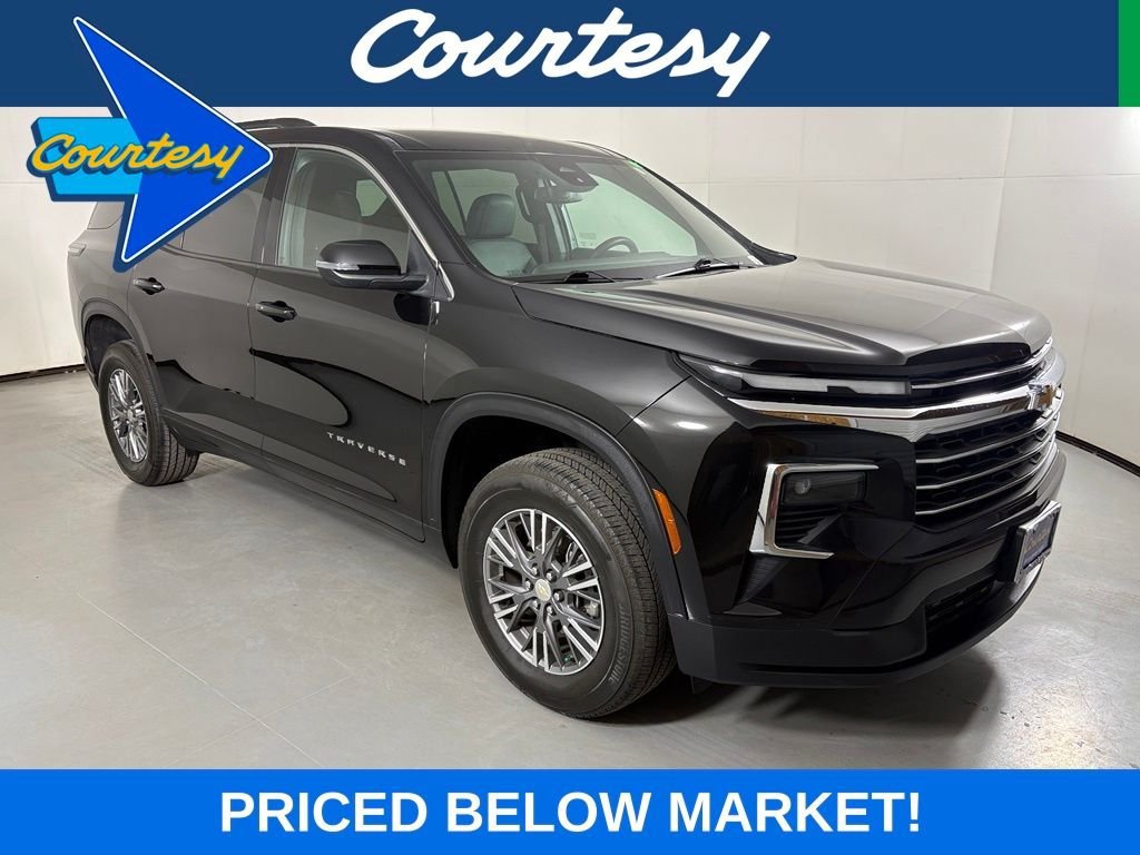 Used 2025 Chevrolet Traverse LT