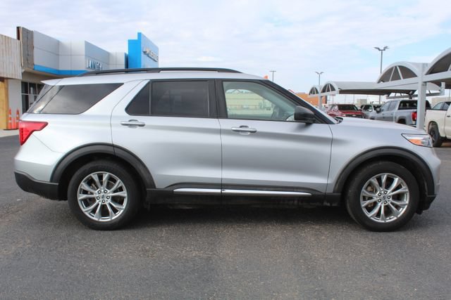 Used 2020 Ford Explorer XLT w/ Equipment Group 202A RWD image 2
