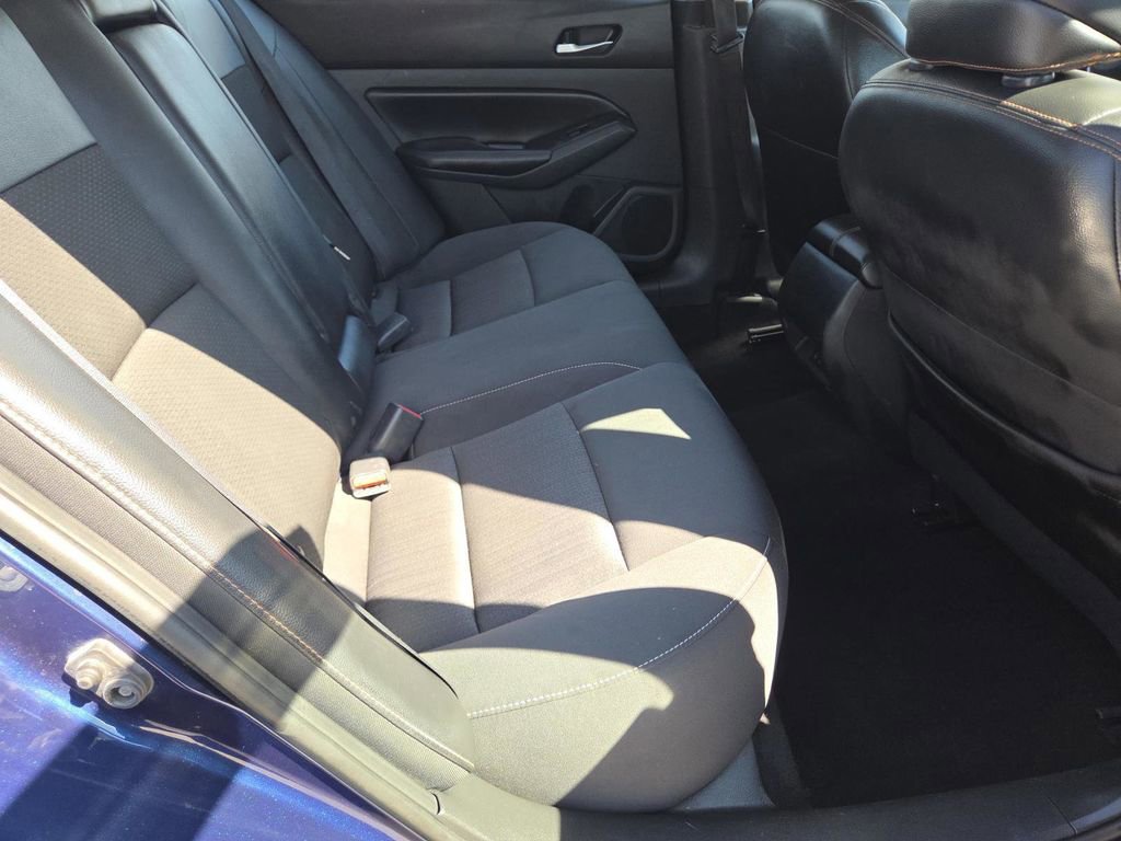 Used 2022 Nissan Altima 2.5 SR FWD image 16