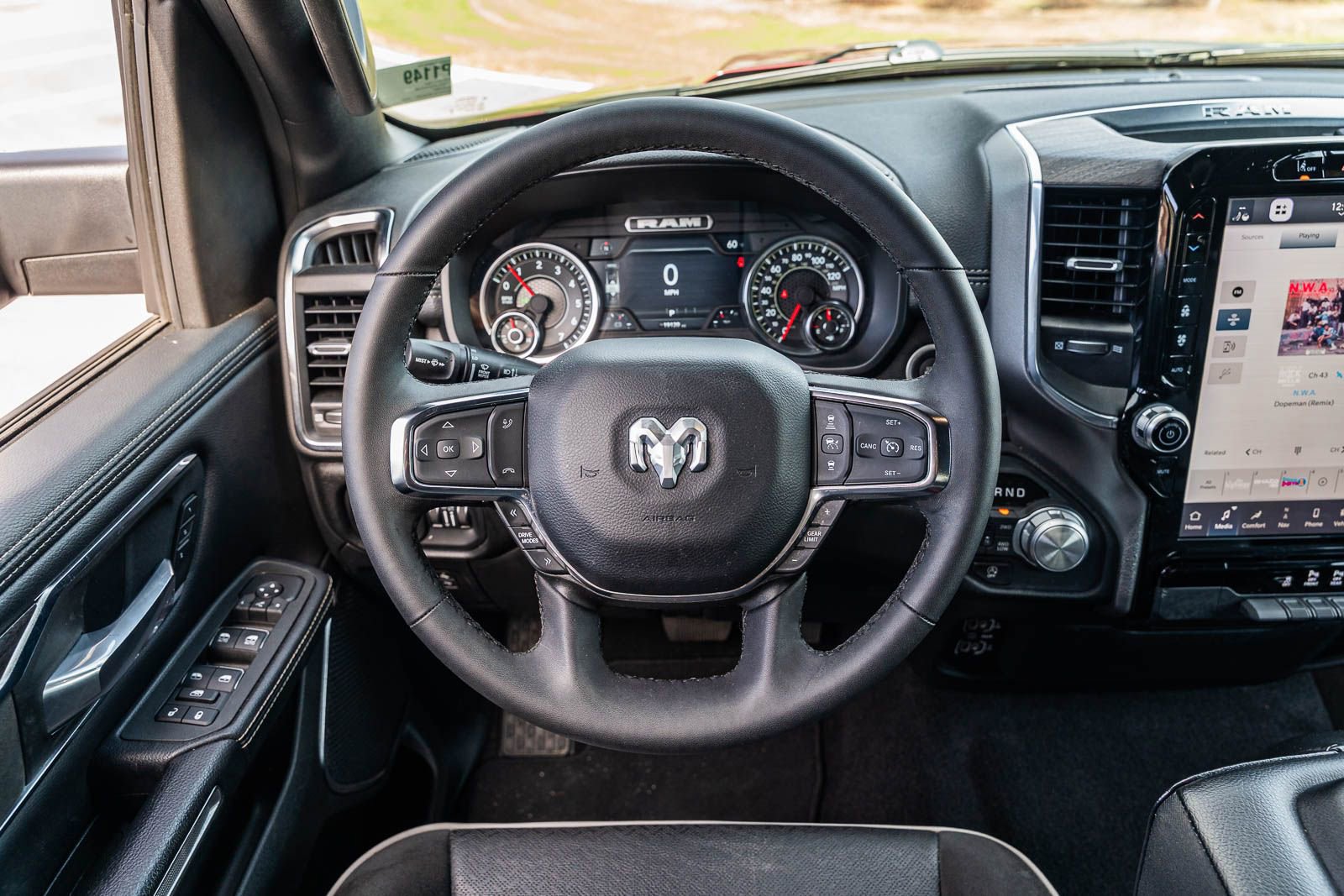 Used 2025 RAM 1500 Laramie image 25