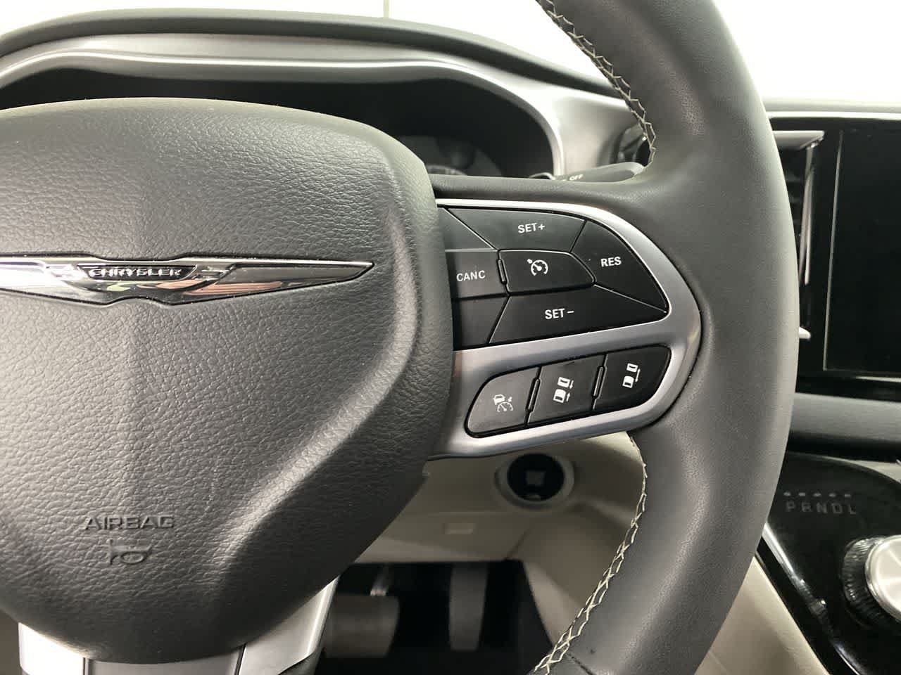Used 2024 Chrysler Pacifica Touring-L FWD image 23