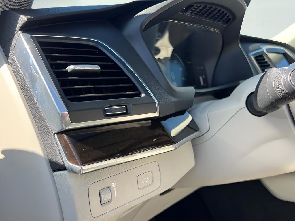 Used 2019 Volvo XC90 T5 Momentum w/ Protection Package Premier AWD/4WD image 46