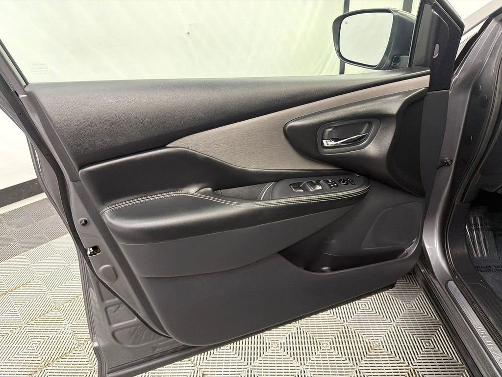 Used 2024 Nissan Murano SV image 11